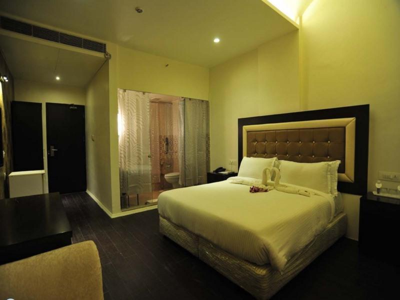 Grand Nakshatra Hotel Ānand Buitenkant foto