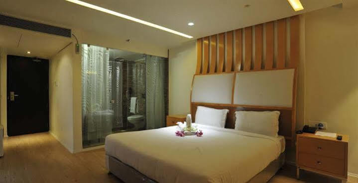 Grand Nakshatra Hotel Ānand Buitenkant foto