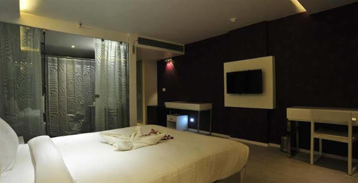 Grand Nakshatra Hotel Ānand Buitenkant foto